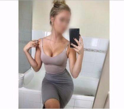 Belle blonde joueuse
