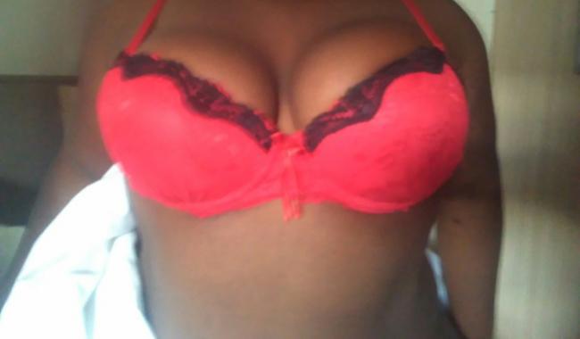 Fraiche jeune fille black tout nouvelle